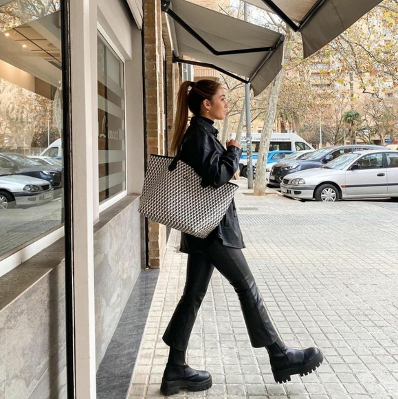 LAST ONE !ZARA Bloggers FAV. Faux Leather Leggings - Picture 3 of 9